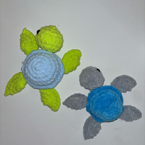 HANDMADE crochet mini turtle plushie - Picture 3 of 5